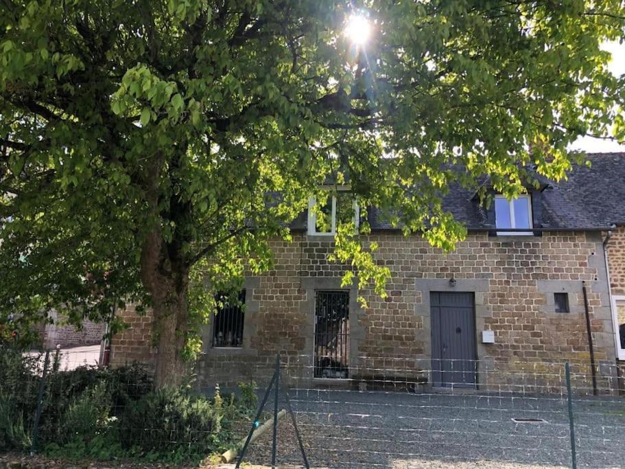 Aupres De Mon Arbre Appartement Pontmain Buitenkant foto